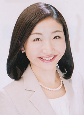 プラネットMCスクールの司会者：青山 絵美