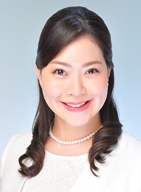 プラネットMCスクールの司会者：池田ありな